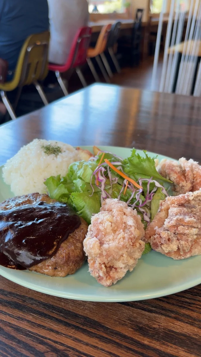 MGランチ 1,780円（左）／ロコモコランチ 1,680円（右）