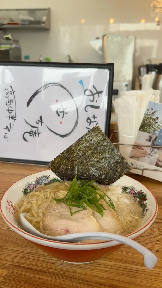 特製醤油（左）／塩（右）